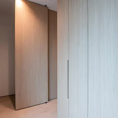 High-end New With 2 Bedrooms Apartment